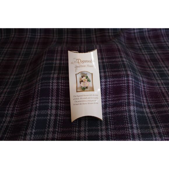 NWT Dogwood Crucifixion Flower Ceramic Pin - Picture 7 of 8